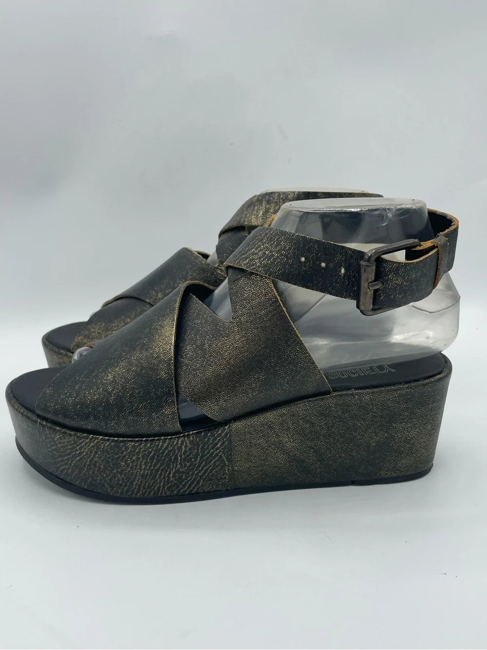 Amuse Society x Matisse Black Leather Platform Sandals Gold Metallic Wash